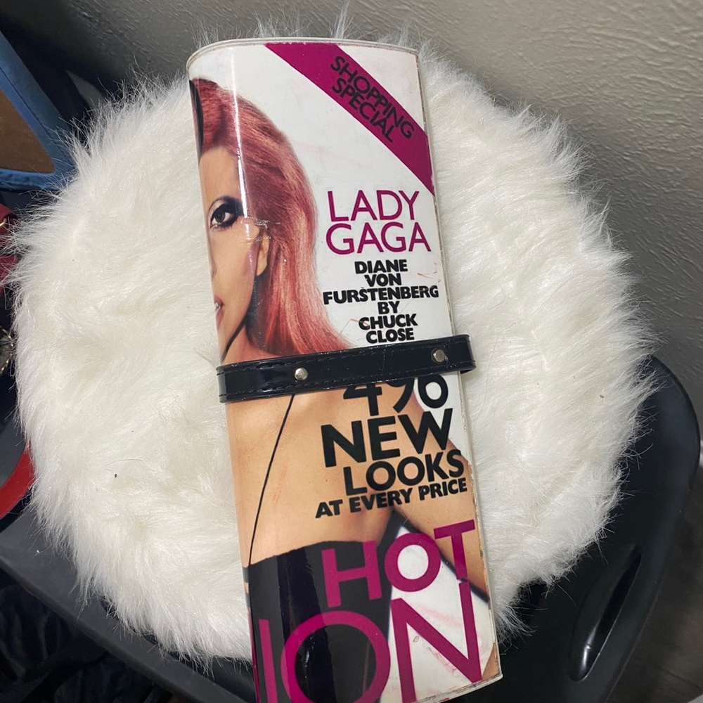 Magazine clutch purse